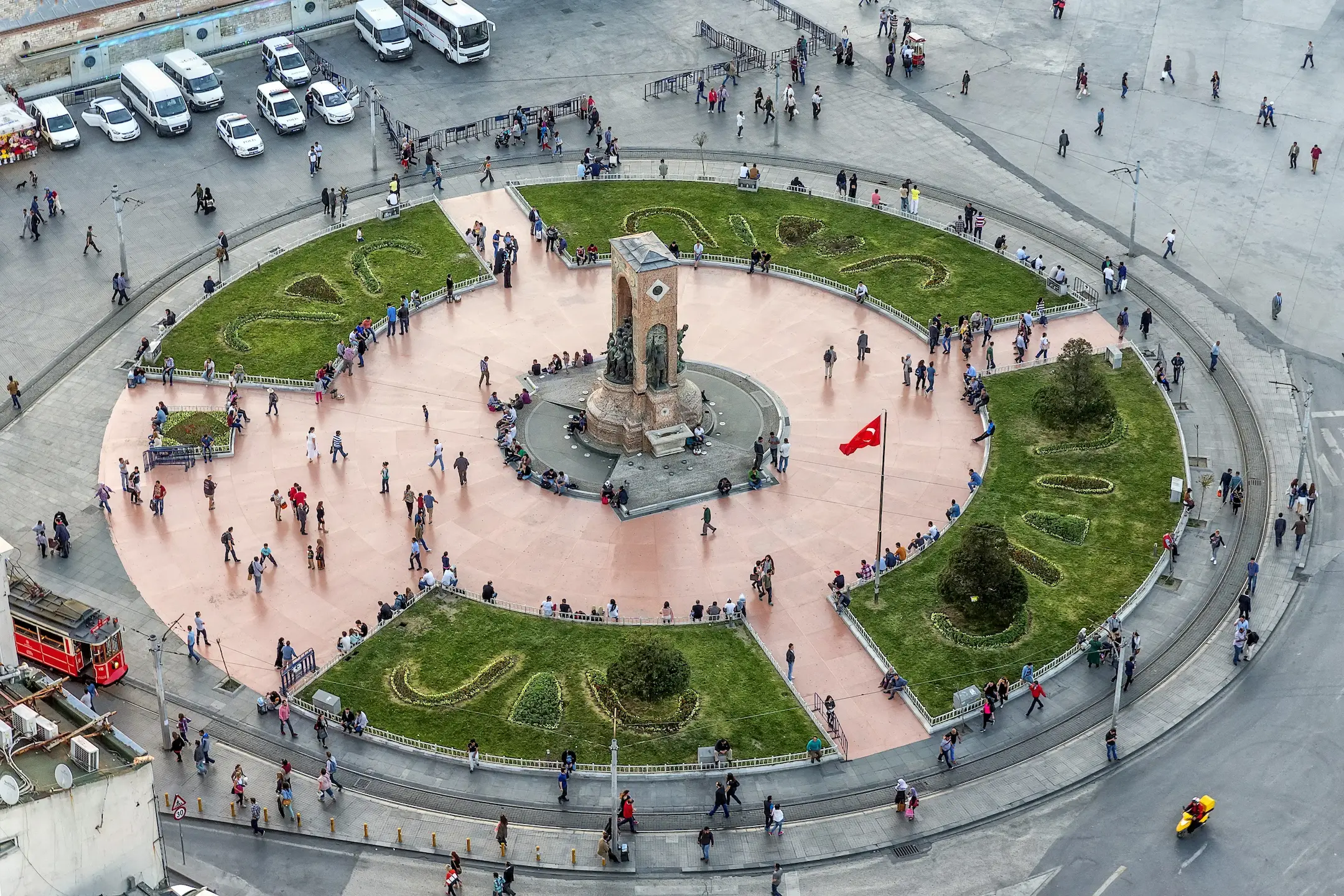 میدان تکسیم استانبول